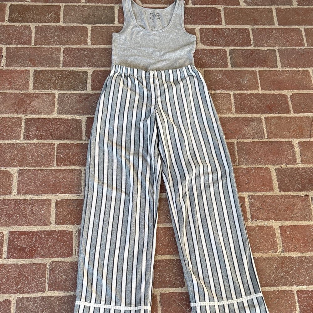 Simply Vera Vera Wang Gray and White Striped Pajama Bottoms/Old Navy Tank Top - Picture 2 of 13